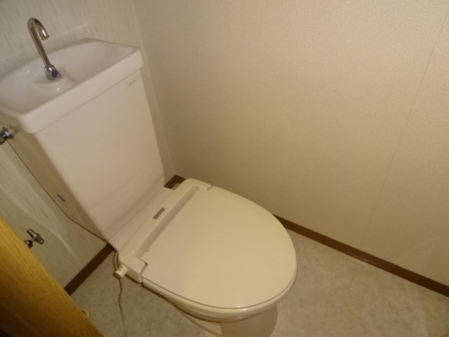 トイレ　写真は201号室です（参考）