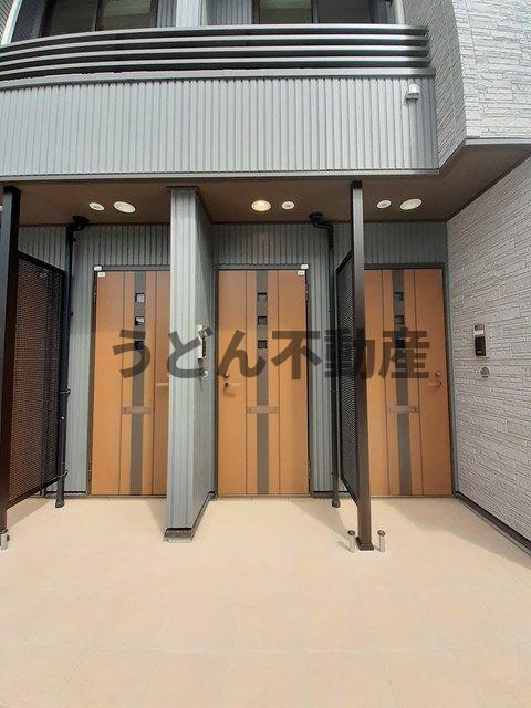 エントランス　うどん県のお部屋探しはうどん不動産へ うどんちゃんとLINE