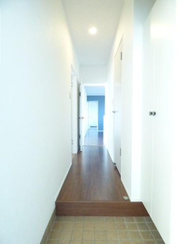 玄関　※写真は他号室です