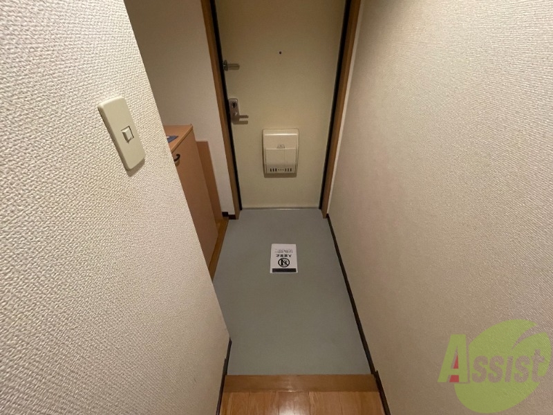 玄関　玄関でございます。毎日の出入りはこちらから。