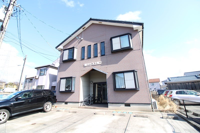 建物外観　無料駐車場付1台♪インターネット無料♪