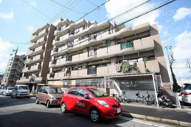 建物外観　どっしりとした外観です。