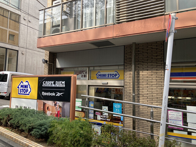 コンビニ　ミニストップ 南青山4丁目店（コンビニ）まで407m