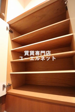 その他設備　収納力たっぷりのシューズボックスで玄関すっきり！