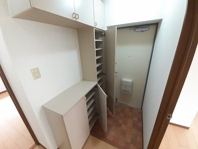 玄関　収納もある玄関です