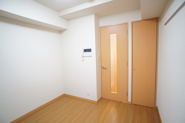 居室・リビング　明るく開放的なお部屋です。家具の配置も楽しみですね。