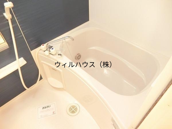 バス・シャワールーム　浴室乾燥機、追い焚き機能付きバス！