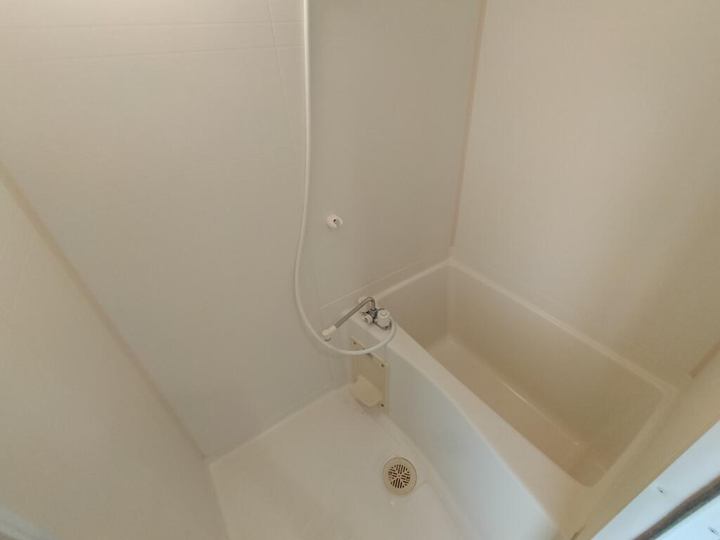バス・シャワールーム　※同建物の別のお部屋の写真です。