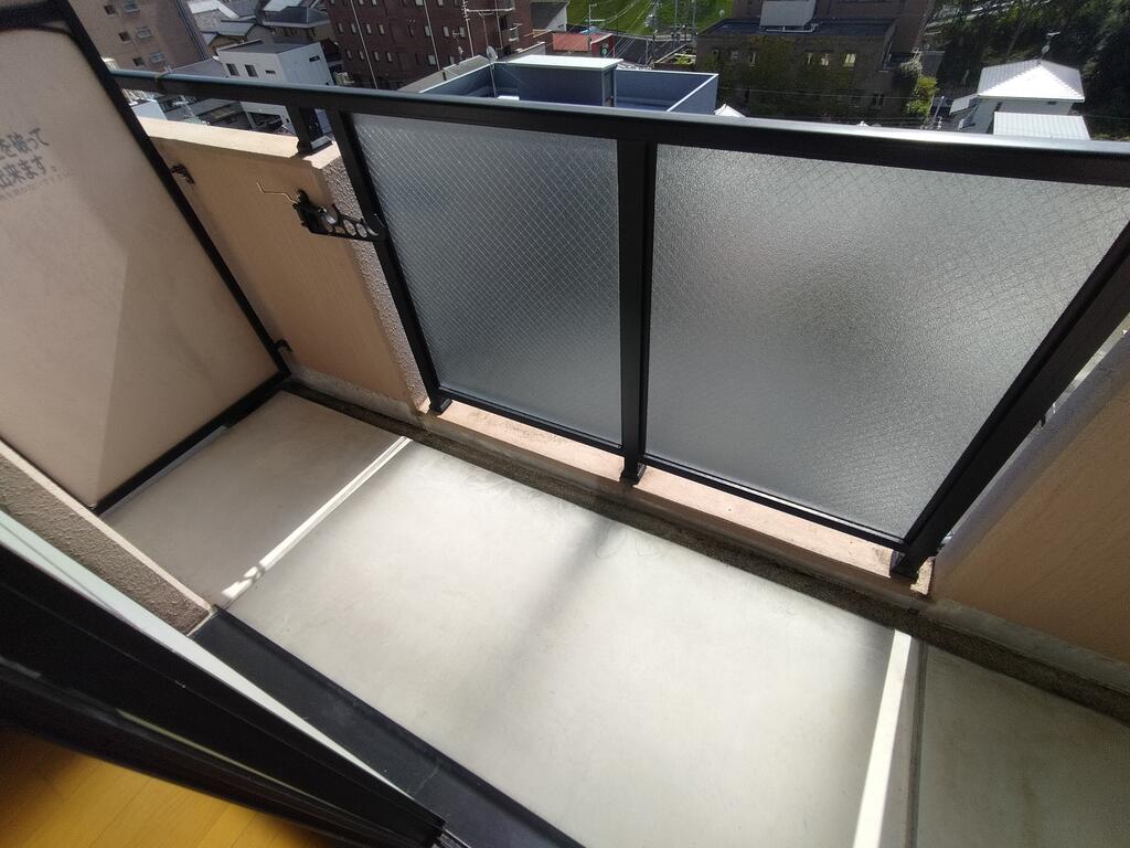 バルコニー　※同建物の別のお部屋の写真です。