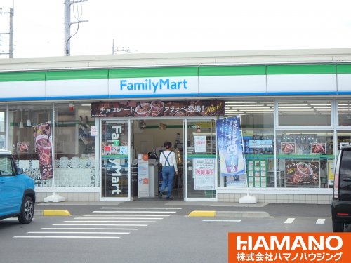 コンビニ　ファミリーマート筑西布川店（コンビニ）まで830m