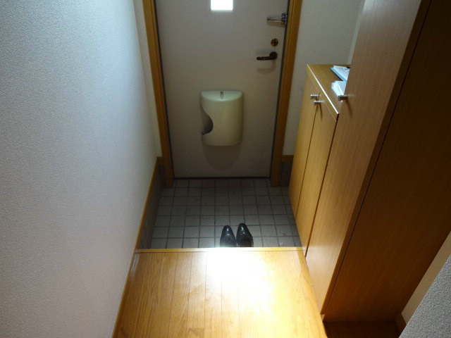 玄関　玄関には大きなシューズボックスあり！