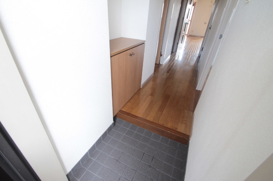 玄関　※別部屋の写真です