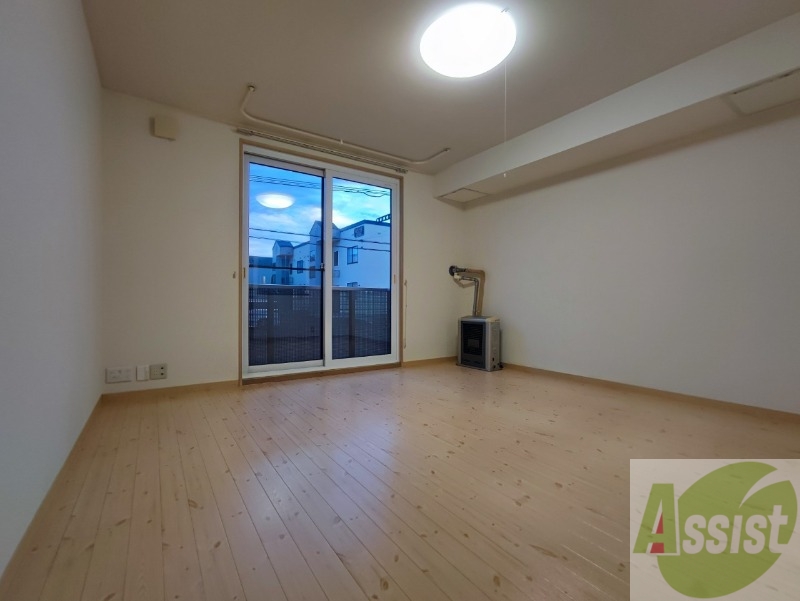 居室・リビング　広くてキレイなお部屋が広がっていて、充実した生活が送れそう。