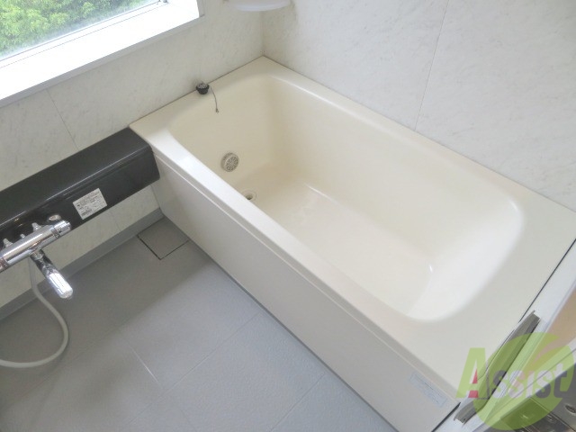 バス・シャワールーム　こちらはお風呂。一日の疲れをここで癒してください。