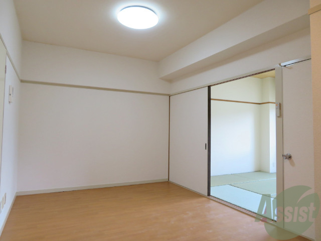 居室・リビング　陽の光が差し込む明るいお部屋は気持がいいですね。