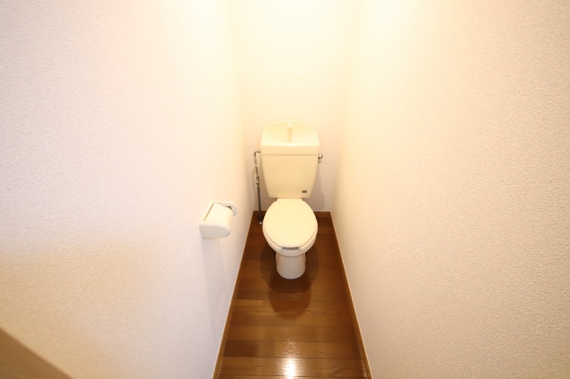 阪神本線 武庫川駅 徒歩13分 3階建 築30年のトイレ写真