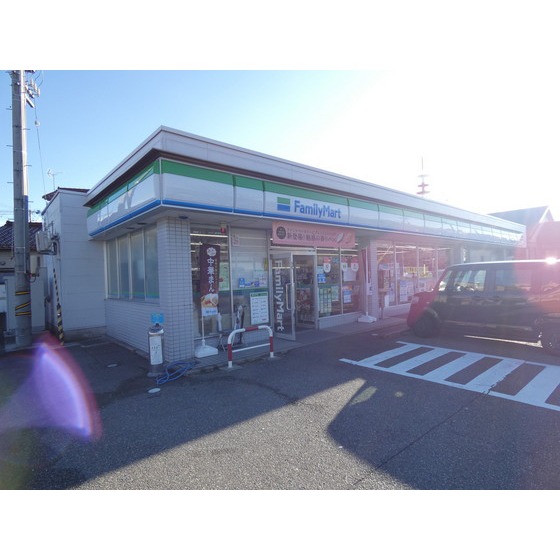 コンビニ　ファミリーマート金沢西念三丁目店（コンビニ）まで356m