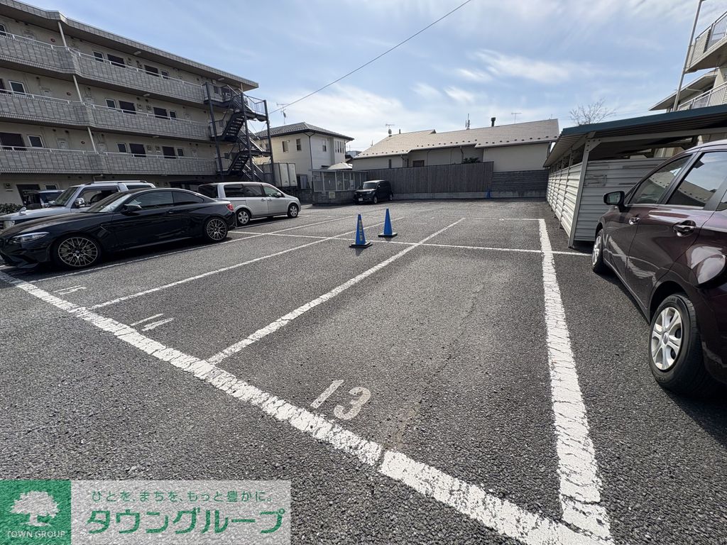 駐車場　駐車場