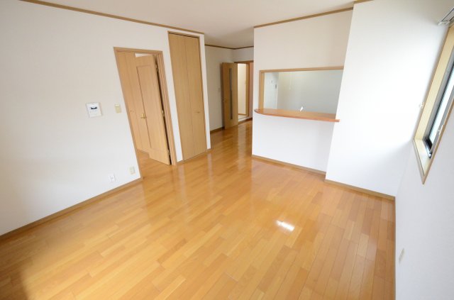 居室・リビング　角部屋住戸で過ごしやすく、おすすめです。