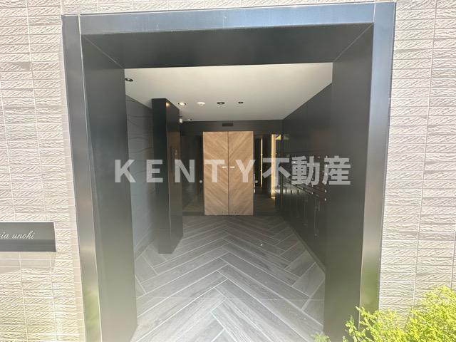 エントランス　落ち着いたエントランスです