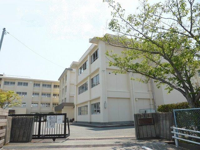 エントランス　磐田南部中学校まで1000m
