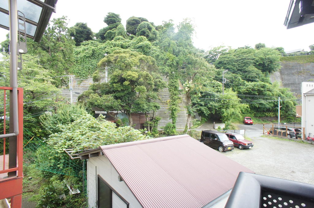 眺望　バルコニーからの眺望です！緑豊かな住宅街に立地！