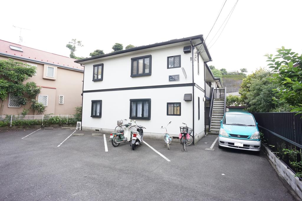 建物外観　閑静な住宅街に立地！２階角部屋です！