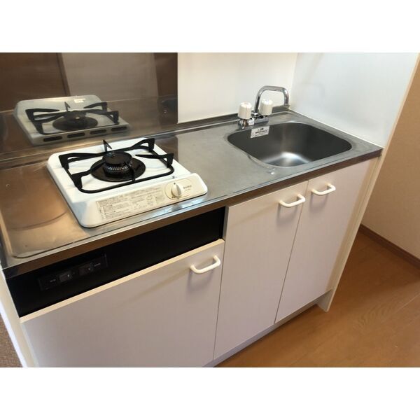 キッチン　室内写真は別部屋の写真です。