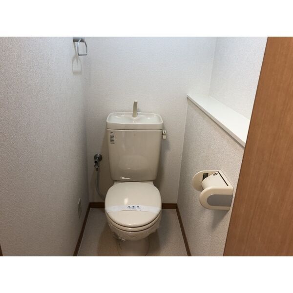 トイレ　室内写真は別部屋の写真です。