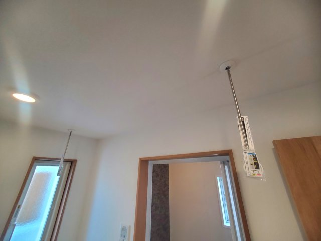 バルコニー　バルコニー代わりに室内物干し付です。