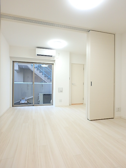 居室・リビング　仕切り扉で１部屋でも２部屋でも使える間取り