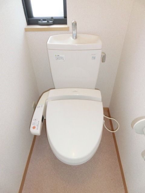 トイレ　ウォシュレット付です！