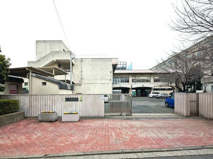 中学校　本宿中学校（中学校）まで800m