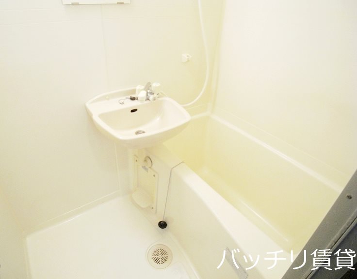 バス・シャワールーム　画像はイメージの為、色や間取りが若干異なりますが、現況を優先