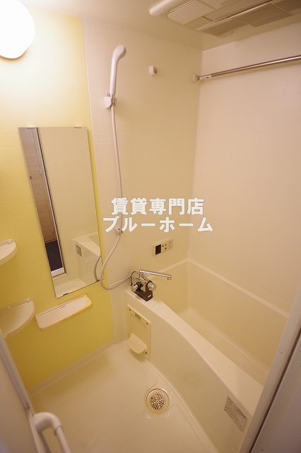 バス・シャワールーム　浴室乾燥機付きのお風呂です！