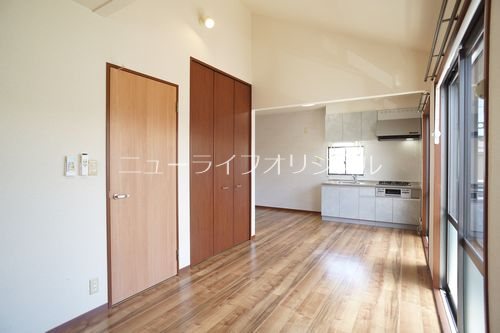 居室・リビング　家具の配置がしやすい横型リビング！