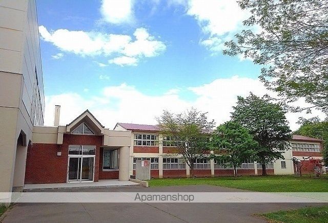 中学校　江別第三中学校（中学校）まで1300m