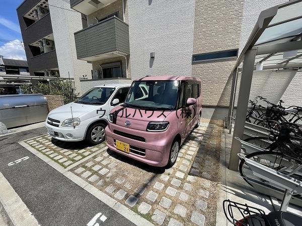 駐車場　敷地内駐車場！