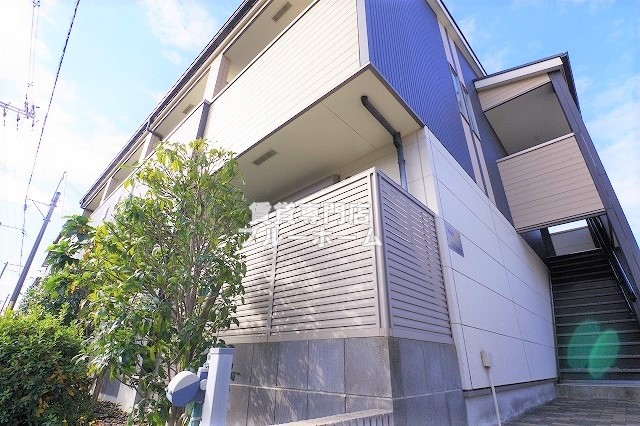 建物外観　緑が映えます！