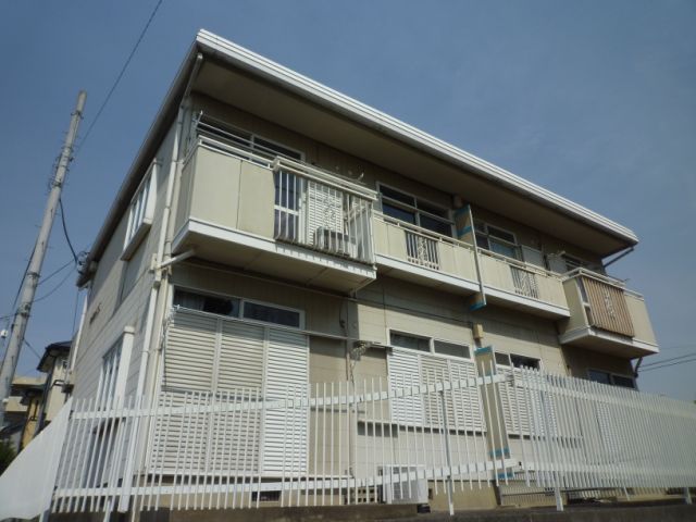 建物外観　全室角部屋で目の前公園日当たり良いコーポ。