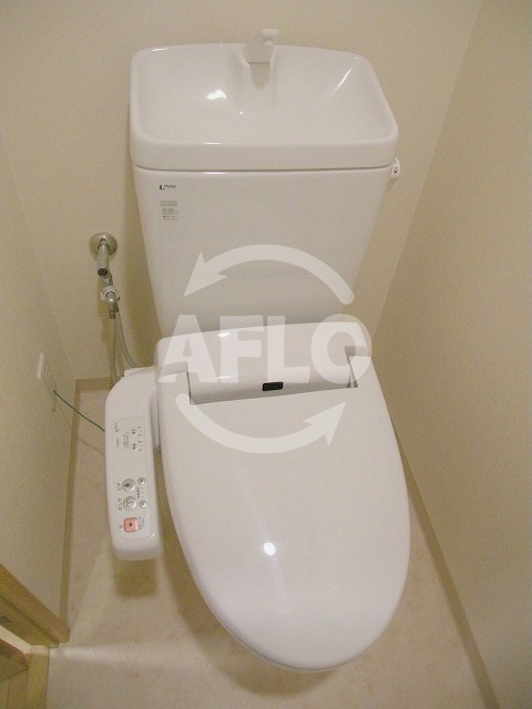 トイレ　エルセレーノ上本町レジデンス　温水洗浄便座
