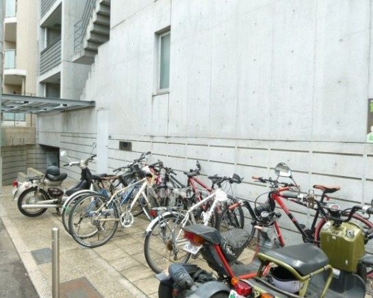 駐車場　駐車場があるので、車を買う予定の方も安心です