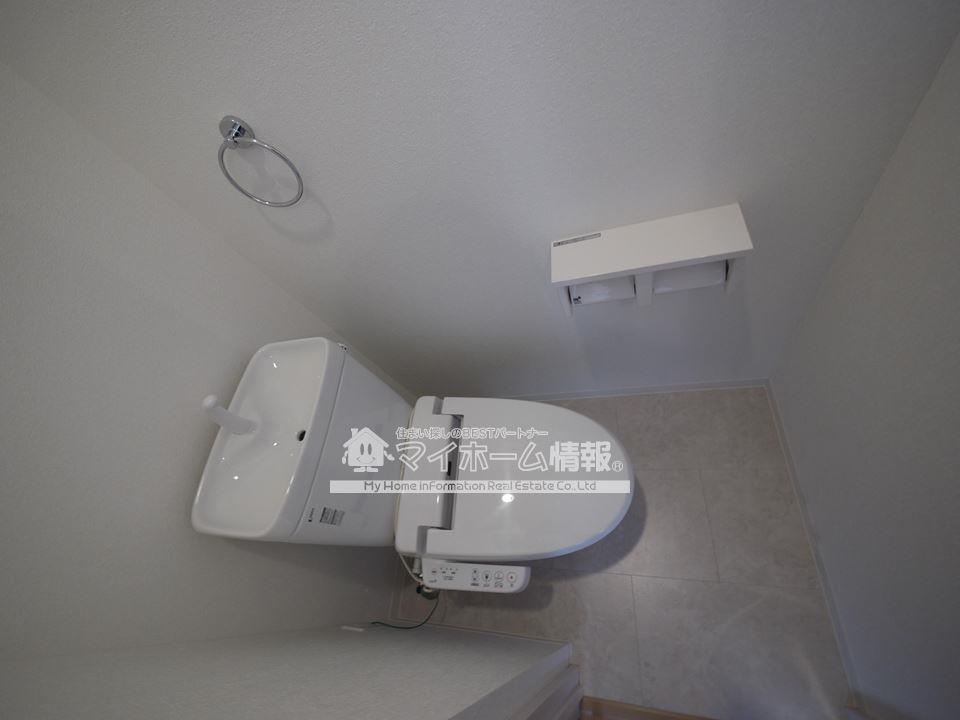 トイレ　トイレは快適な温水洗浄暖房便座付き