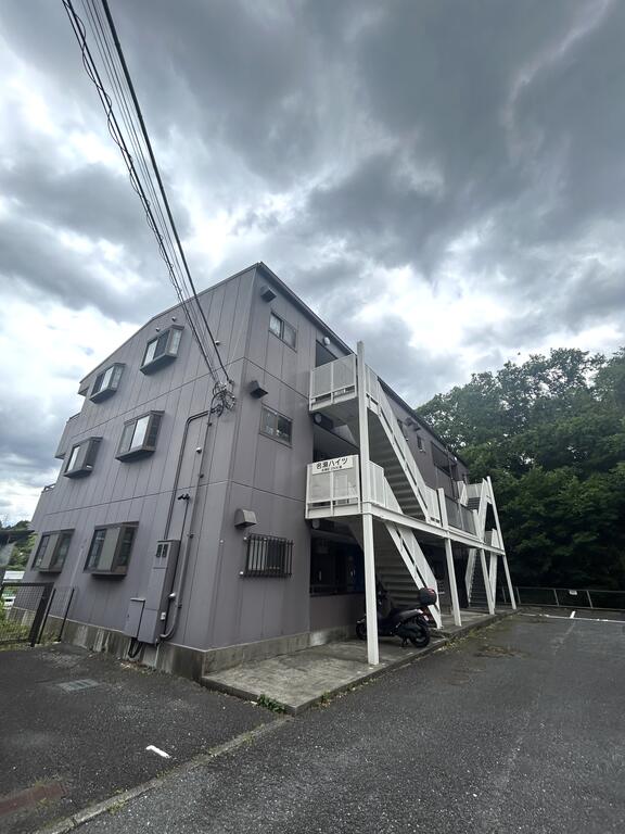 名瀬ハイツの外観写真
