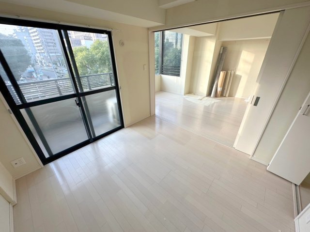 その他部屋・スペース　ゆとりのあるベッドルームで快適な睡眠をとってくださいね。