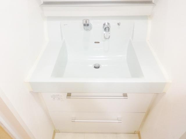 洗面設備　清潔感いっぱいです。