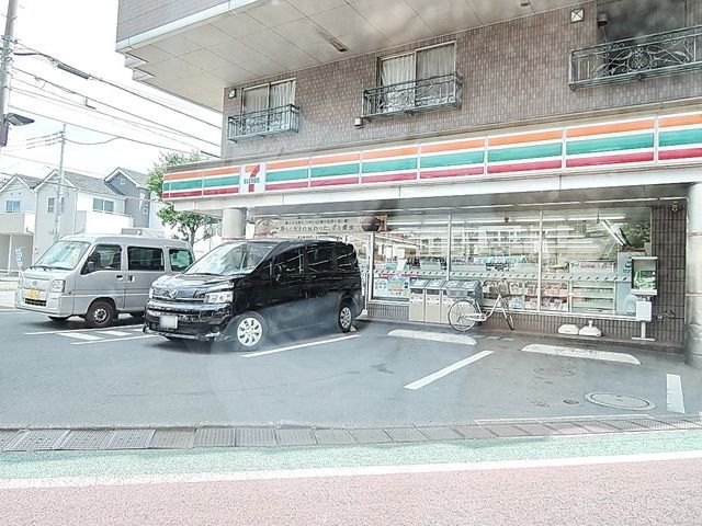 コンビニ　セブンイレブン（コンビニ）まで900m