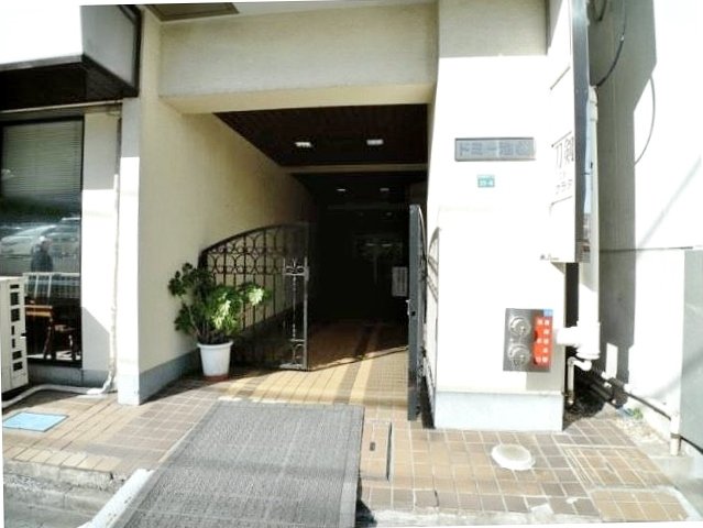 エントランス　ゆとりのあるエントランスです
