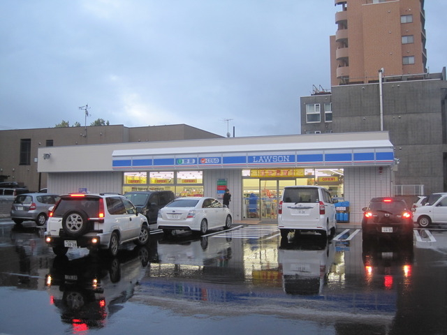 コンビニ　ローソン札幌南6条西二十丁目店（コンビニ）まで190m