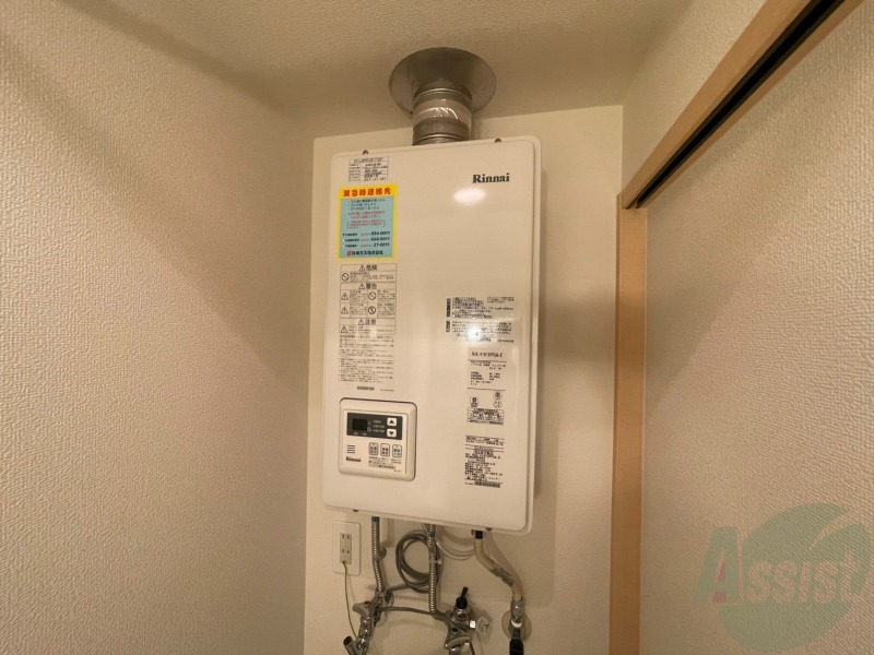 その他設備　給湯器は簡単操作で温度調整ができますよ。